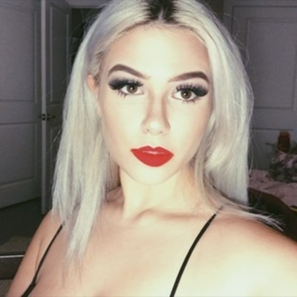 Meet your Posher, Elaina